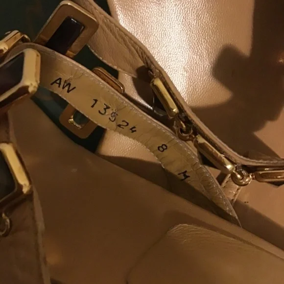 🔥🔥🔥SALE! STUART WEITZMAN, GREAT CONDITION, SIZE 8 MEDIUM, GORGEOUS SHOES 🔥🔥 - Picture 4 of 5